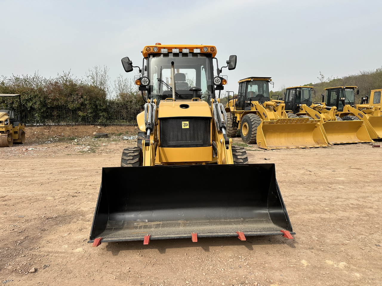CATERPILLAR 420F2 - Bager utovarivač: slika 4 CATERPILLAR 420F2 - Bager utovarivač: slika 4