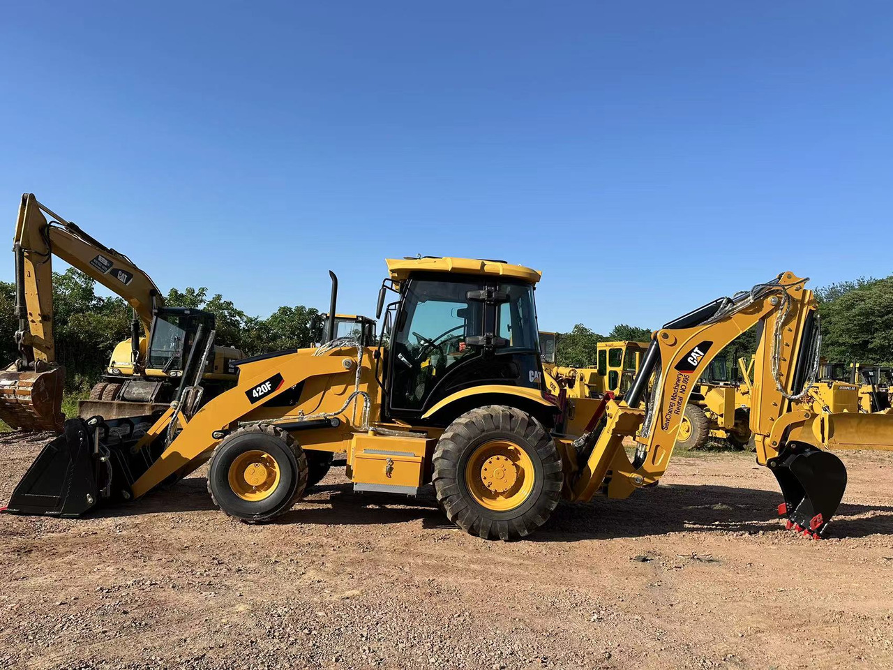 CATERPILLAR 420F2 - Bager utovarivač: slika 4 CATERPILLAR 420F2 - Bager utovarivač: slika 4