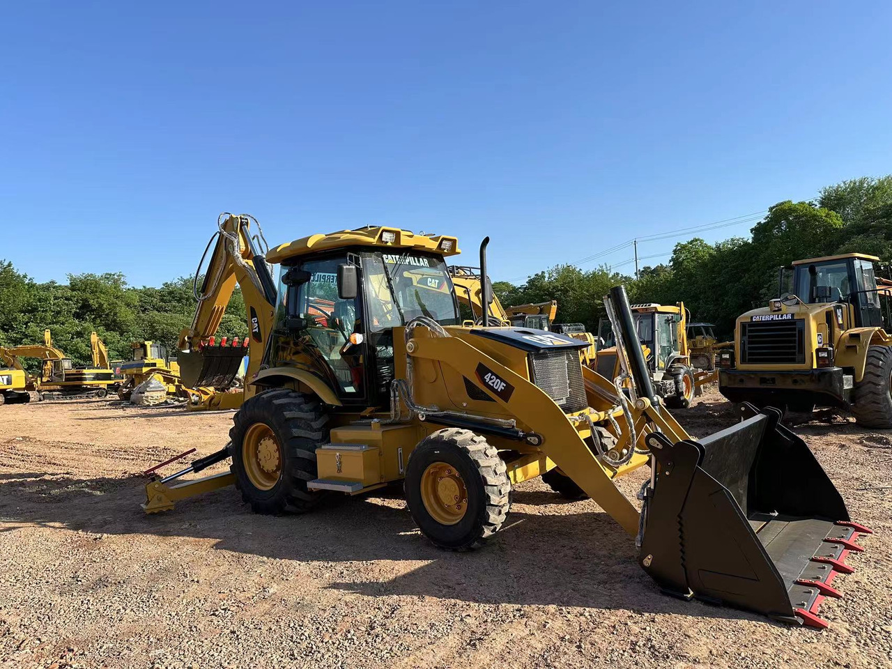 CATERPILLAR 420F2 - Bager utovarivač: slika 2 CATERPILLAR 420F2 - Bager utovarivač: slika 2