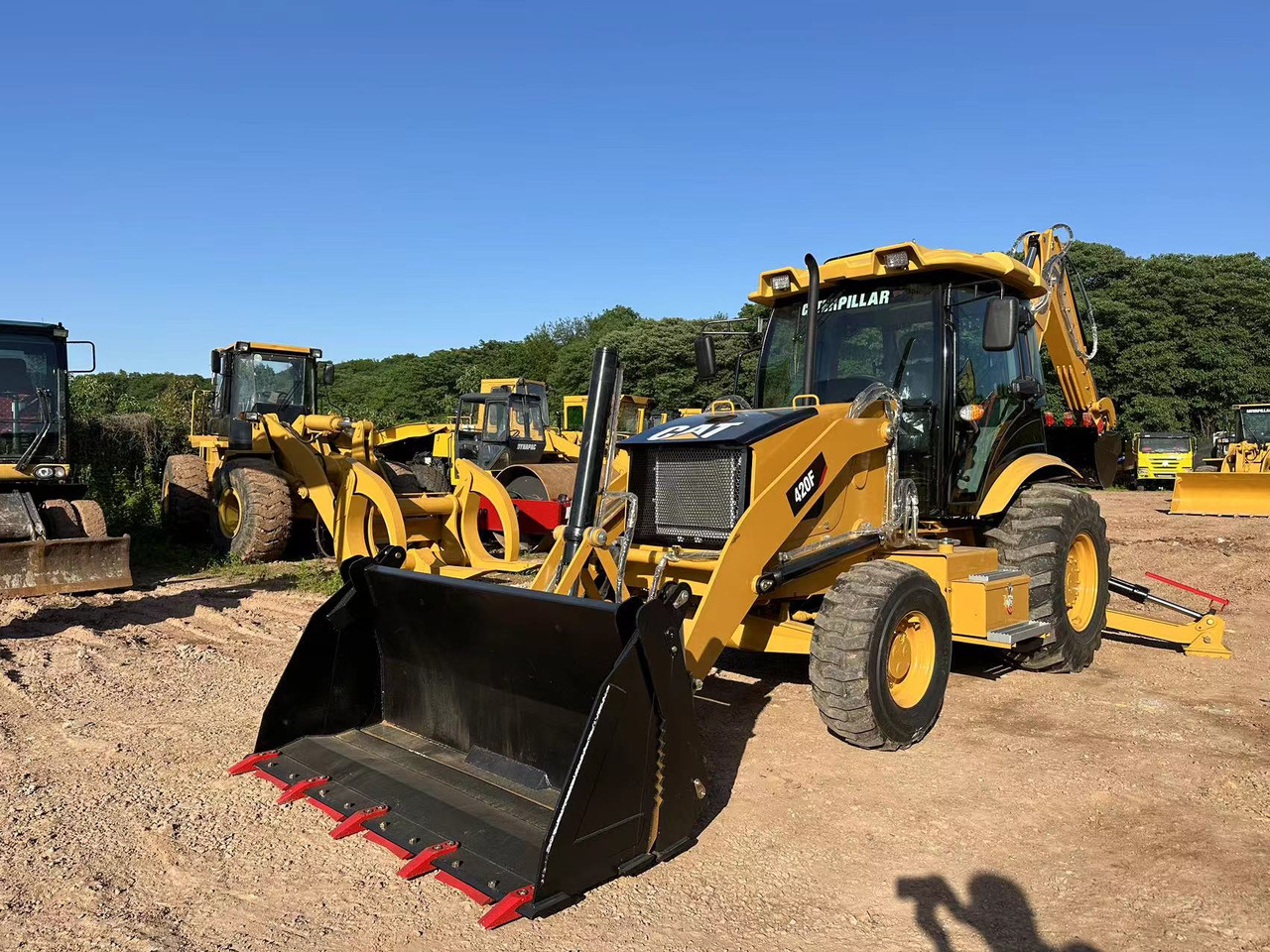 CATERPILLAR 420F2 - Bager utovarivač: slika 3 CATERPILLAR 420F2 - Bager utovarivač: slika 3