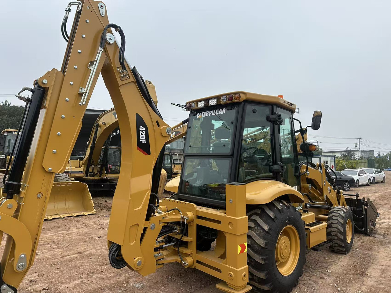 CATERPILLAR 420F2 - Bager utovarivač: slika 4 CATERPILLAR 420F2 - Bager utovarivač: slika 4