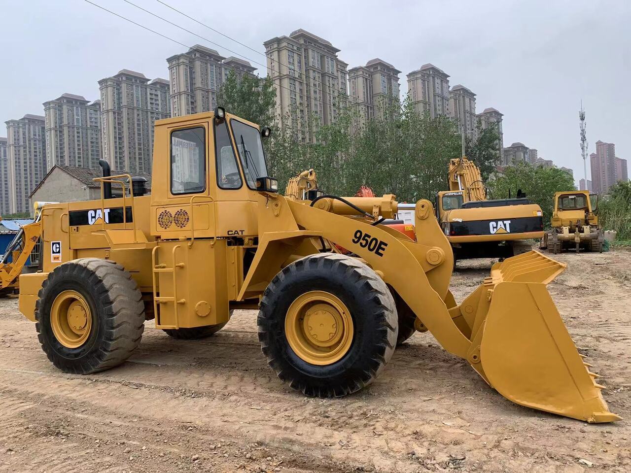 CATERPILLAR 950E - Utovarivač točkaš: slika 1 CATERPILLAR 950E - Utovarivač točkaš: slika 1