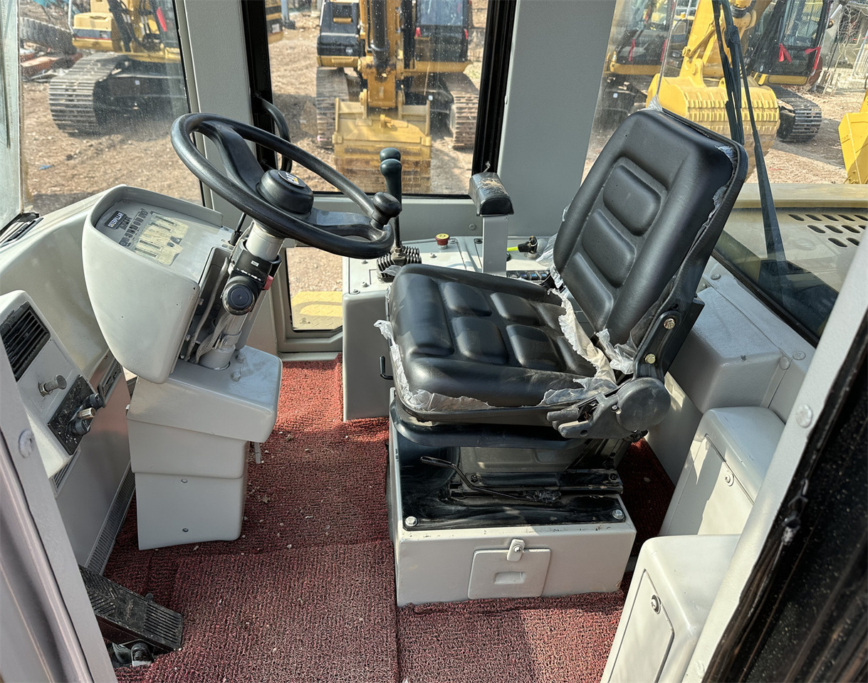 Utovarivač točkaš CATERPILLAR 950G: slika 9