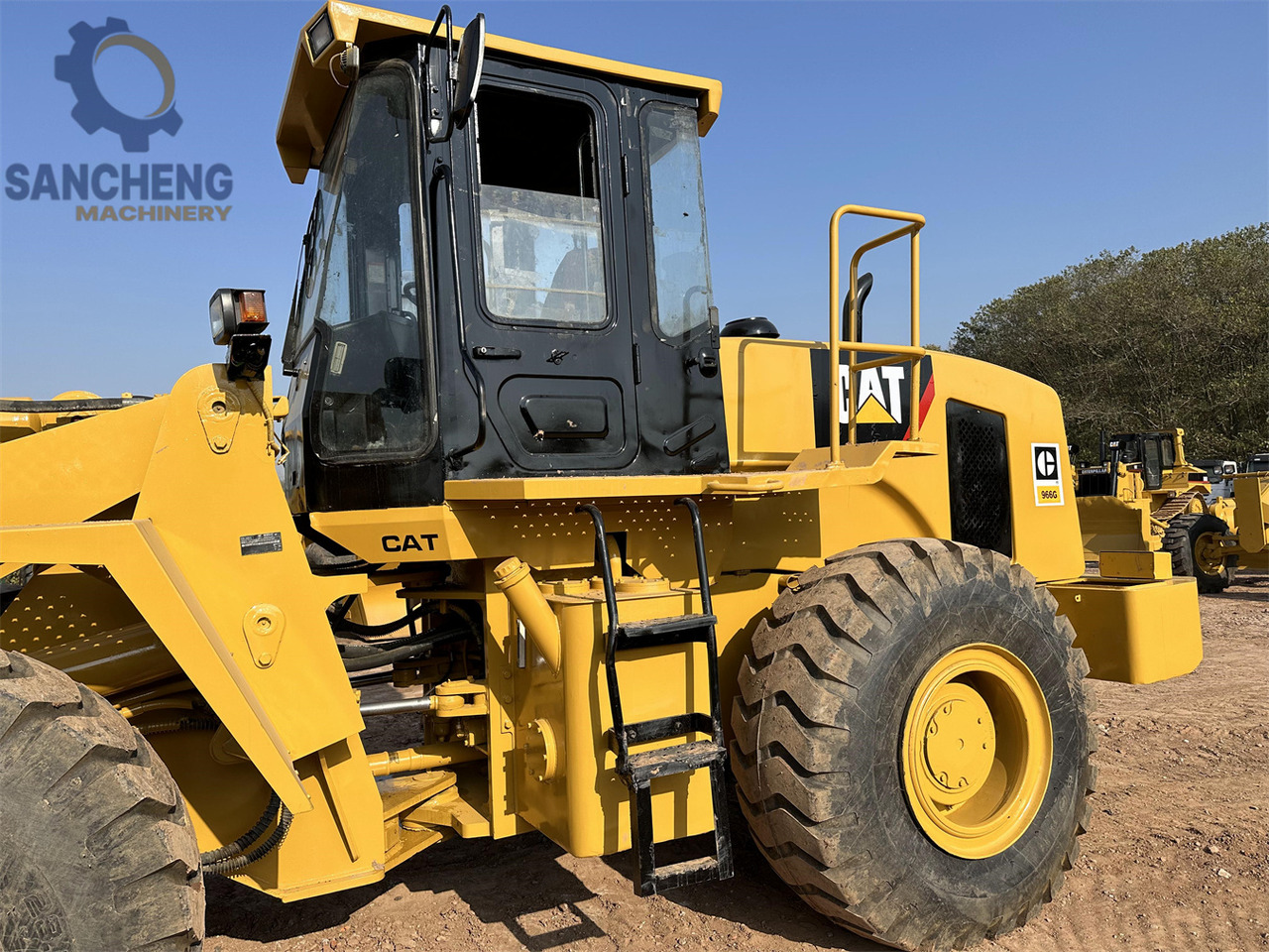 Utovarivač točkaš CATERPILLAR 966G: slika 17
