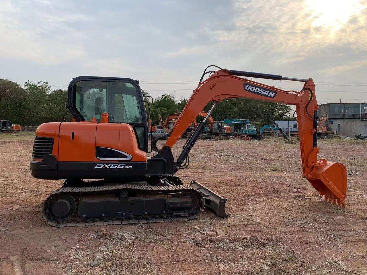 DOOSAN DX55 - Bager: slika 1 DOOSAN DX55 - Bager: slika 1