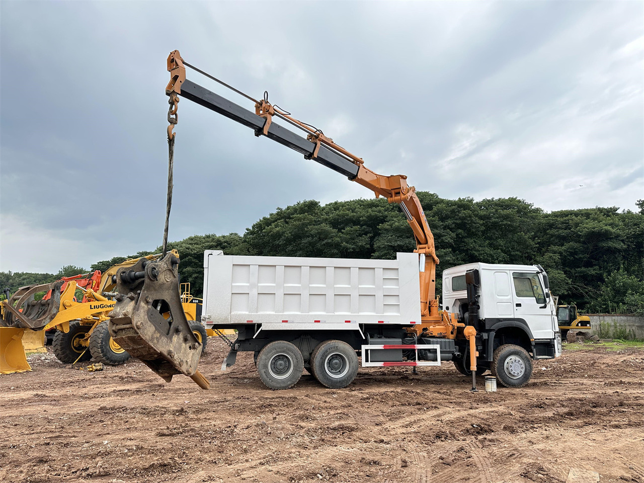 HOWO 371 Mounted Crane Dump truck - Kamion sa dizalicom: slika 2 HOWO 371 Mounted Crane Dump truck - Kamion sa dizalicom: slika 2
