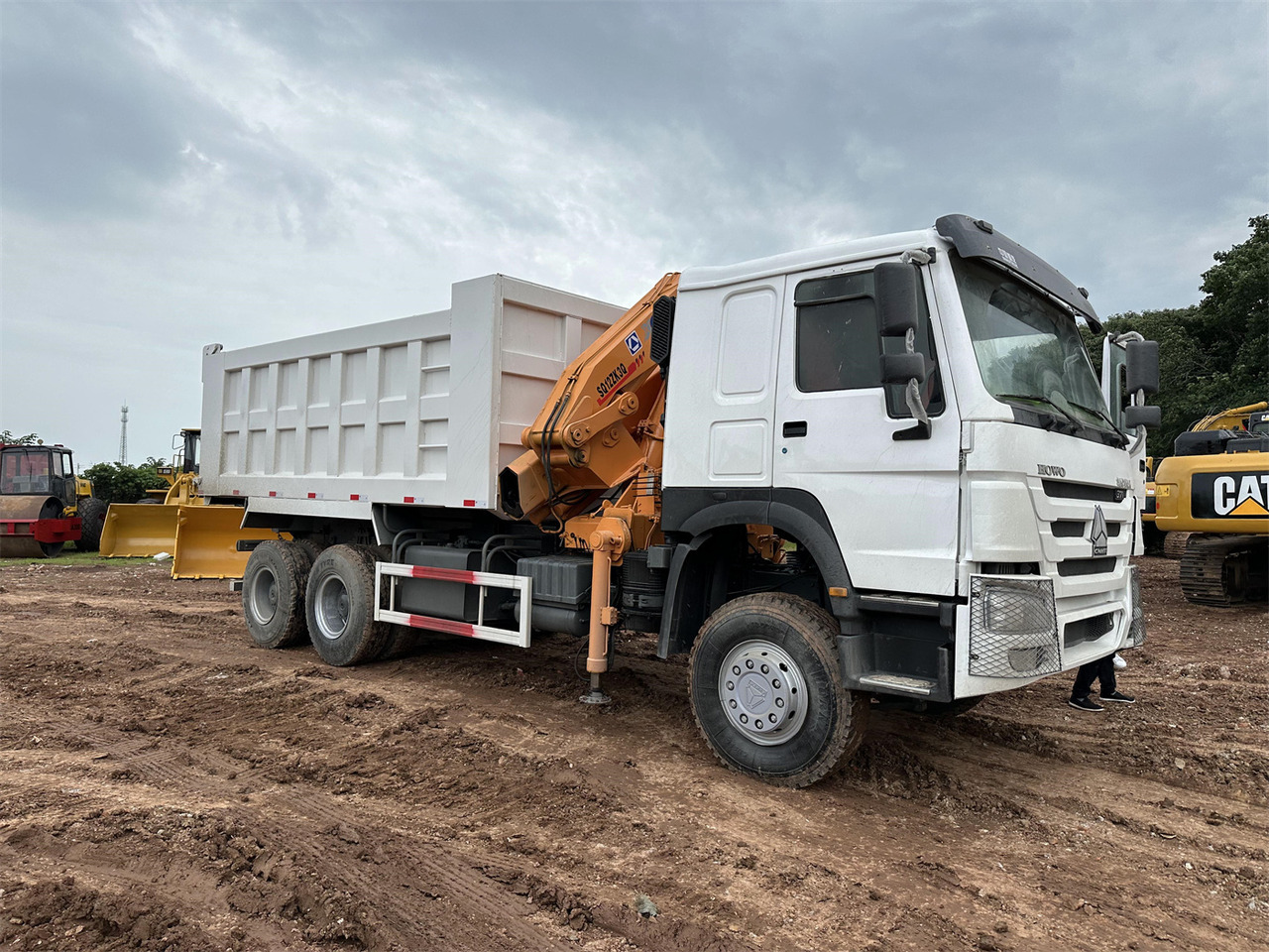 HOWO 371 Mounted Crane Dump truck - Kamion sa dizalicom: slika 4 HOWO 371 Mounted Crane Dump truck - Kamion sa dizalicom: slika 4