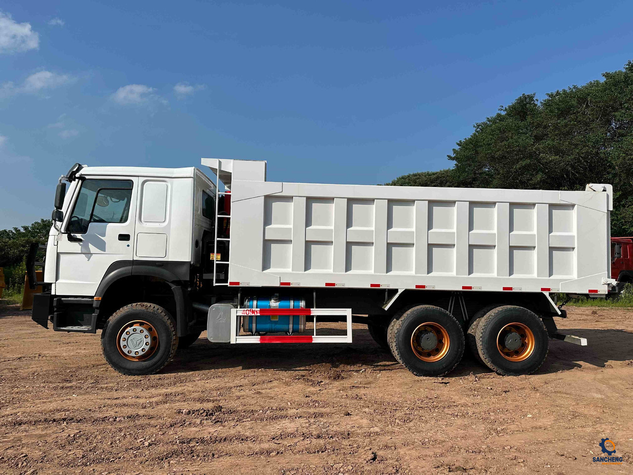 HOWO 400 With Bumper - Istovarivač: slika 4 HOWO 400 With Bumper - Istovarivač: slika 4