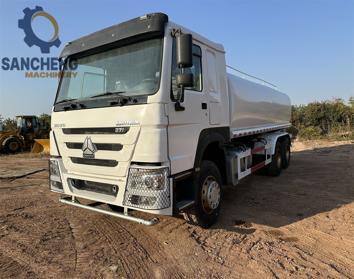 SINOTRUK HOWO 371 6x4 Water Tanker Truck - Kamion cisterna: slika 1 SINOTRUK HOWO 371 6x4 Water Tanker Truck - Kamion cisterna: slika 1