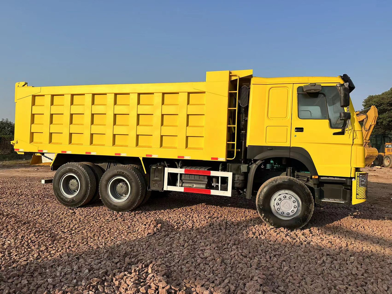 SINOTRUK HOWO 371 Dump Truck - Istovarivač: slika 3 SINOTRUK HOWO 371 Dump Truck - Istovarivač: slika 3