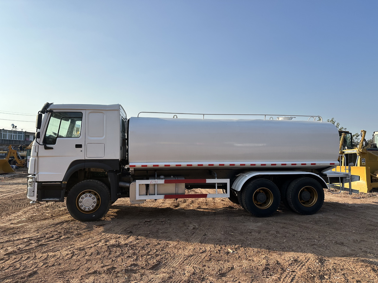 SINOTRUK HOWO 371 Water Tanker Truck - Kamion cisterna: slika 5 SINOTRUK HOWO 371 Water Tanker Truck - Kamion cisterna: slika 5