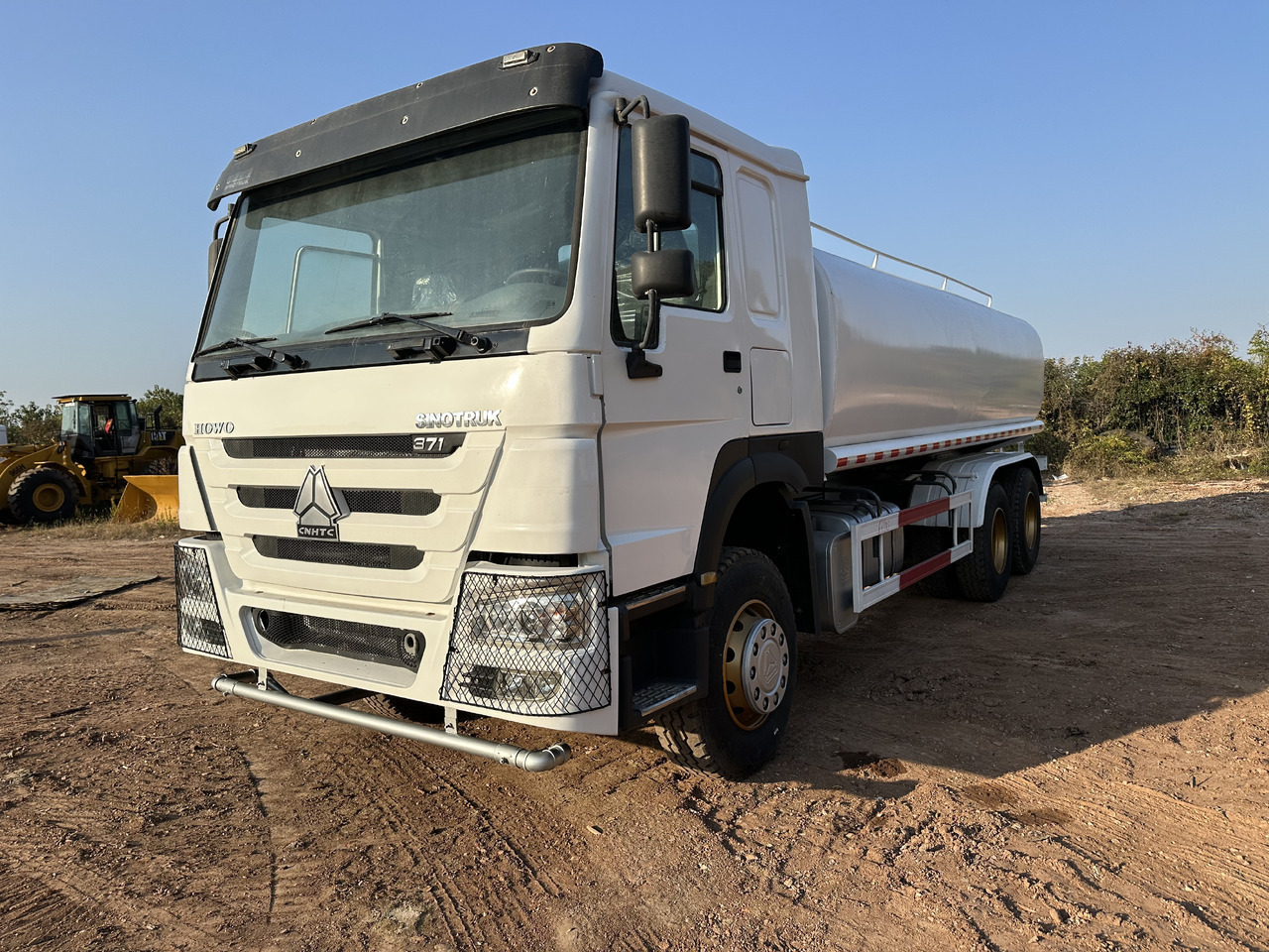 SINOTRUK HOWO 371 Water Tanker Truck - Kamion cisterna: slika 3 SINOTRUK HOWO 371 Water Tanker Truck - Kamion cisterna: slika 3