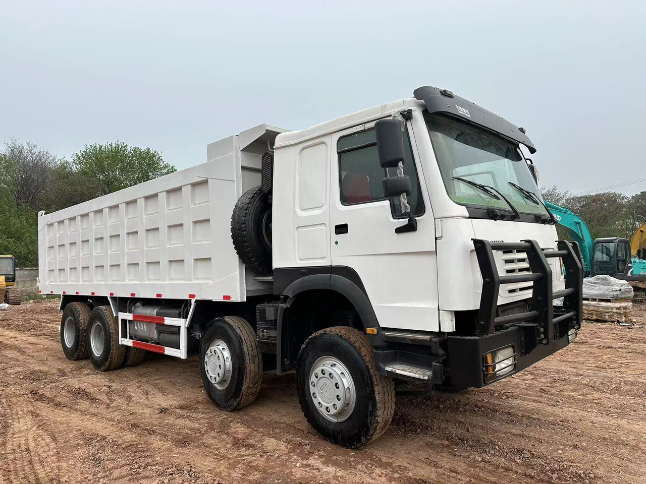 SINOTRUK HOWO 371 with Bumper - Istovarivač: slika 1 SINOTRUK HOWO 371 with Bumper - Istovarivač: slika 1
