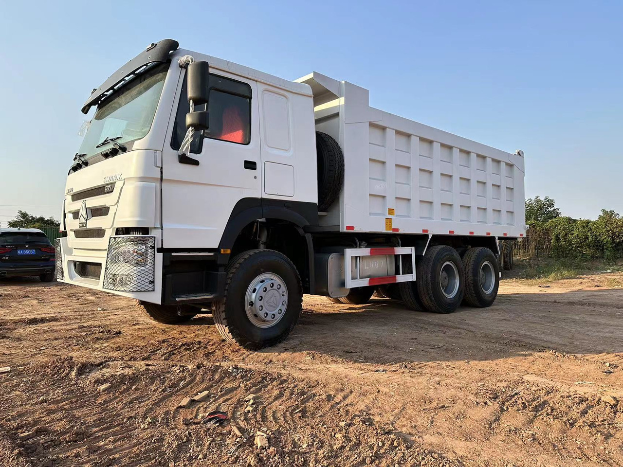 SINOTRUK HOWO 371hp 6x4 - Istovarivač: slika 3 SINOTRUK HOWO 371hp 6x4 - Istovarivač: slika 3