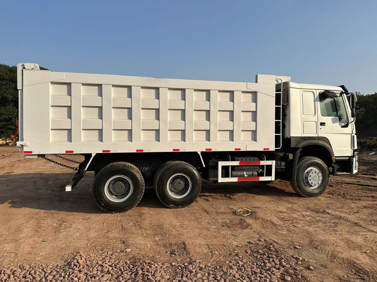SINOTRUK HOWO 371hp 6x4 - Istovarivač: slika 5 SINOTRUK HOWO 371hp 6x4 - Istovarivač: slika 5