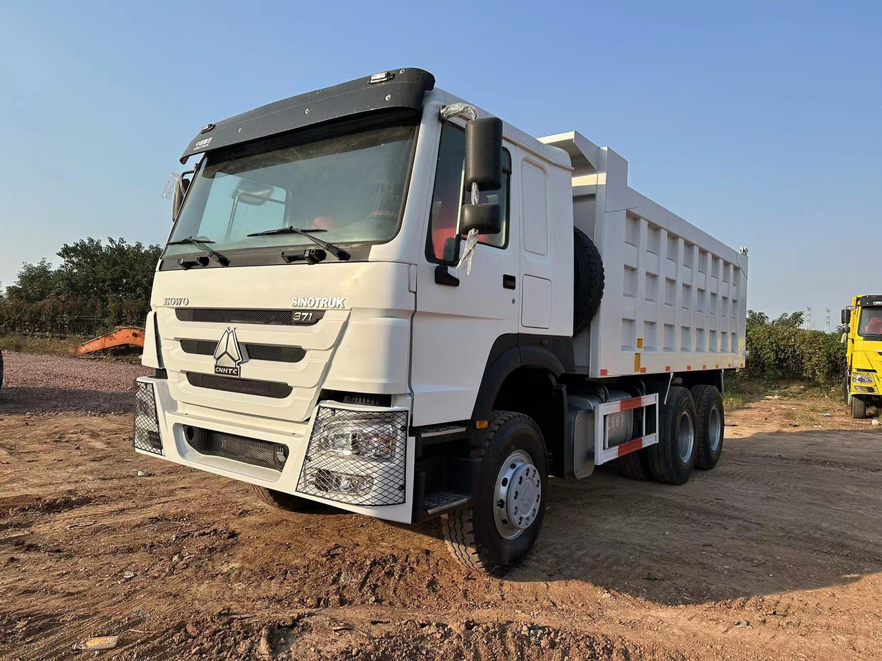 SINOTRUK HOWO 371hp 6x4 - Istovarivač: slika 1 SINOTRUK HOWO 371hp 6x4 - Istovarivač: slika 1