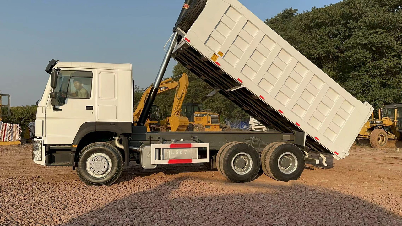 SINOTRUK HOWO 371hp 6x4 - Istovarivač: slika 4 SINOTRUK HOWO 371hp 6x4 - Istovarivač: slika 4