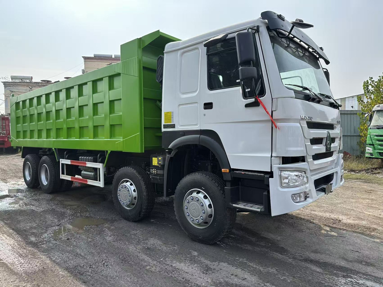 SINOTRUK HOWO 420HP 8X4 Tipper Truck - Istovarivač: slika 4 SINOTRUK HOWO 420HP 8X4 Tipper Truck - Istovarivač: slika 4