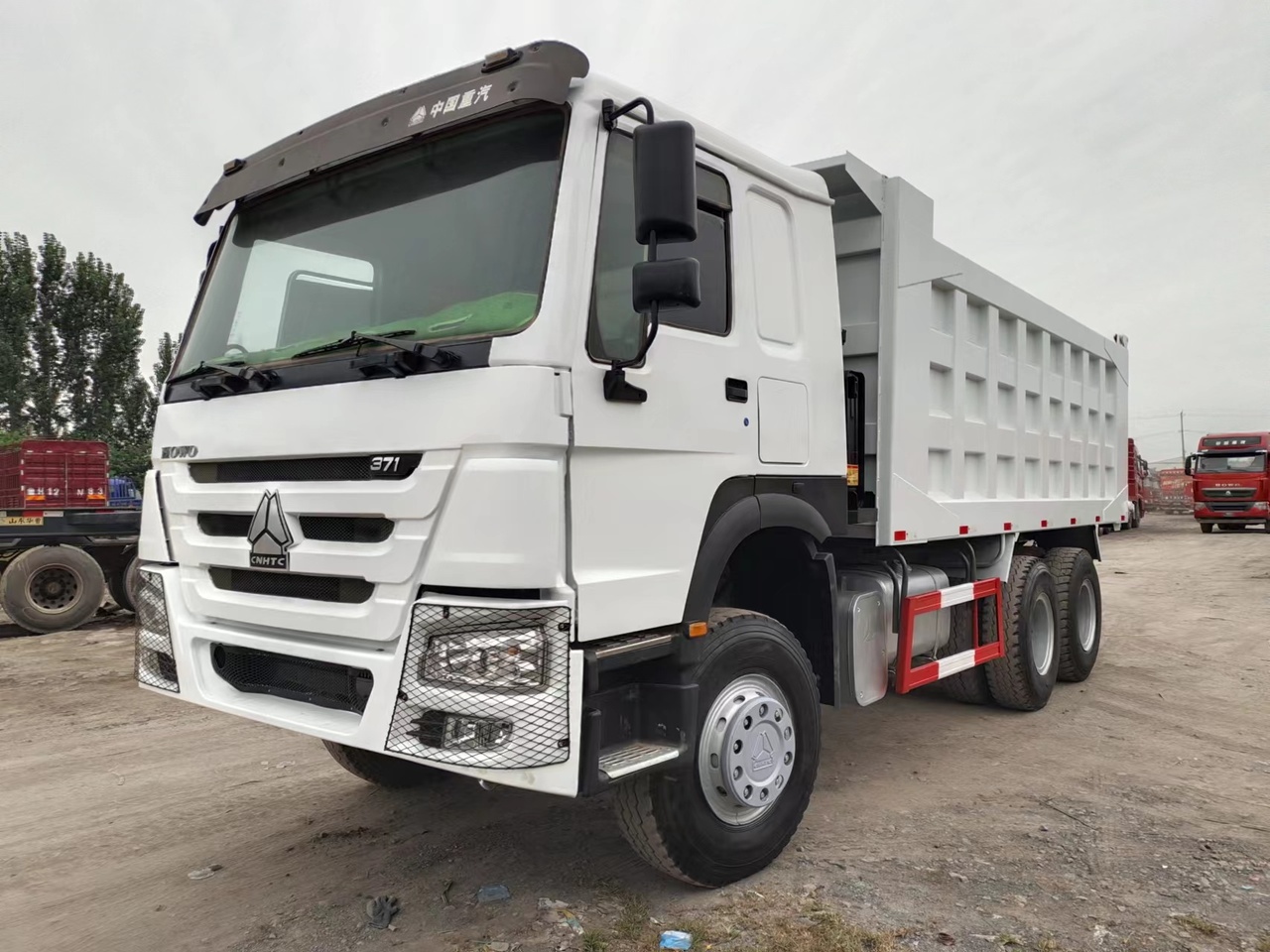 SINOTRUK HOWO Dump truck 371 6x4 - Istovarivač: slika 2 SINOTRUK HOWO Dump truck 371 6x4 - Istovarivač: slika 2