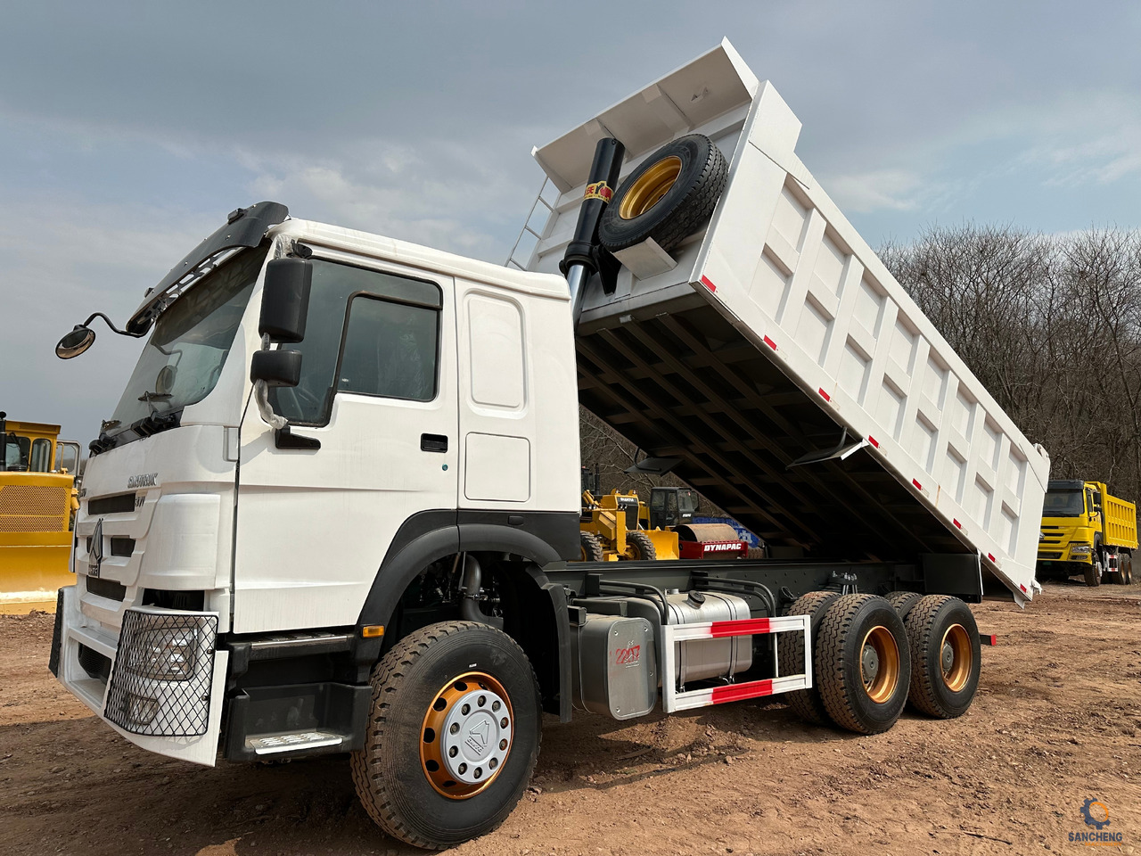 SINOTRUK HOWO Dump truck 371 6x4 - Istovarivač: slika 1 SINOTRUK HOWO Dump truck 371 6x4 - Istovarivač: slika 1
