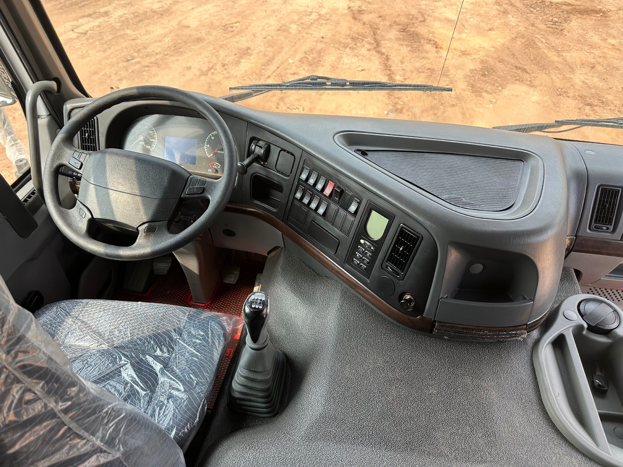 SINOTRUK HOWO Dump truck 371 6x4 - Istovarivač: slika 4 SINOTRUK HOWO Dump truck 371 6x4 - Istovarivač: slika 4