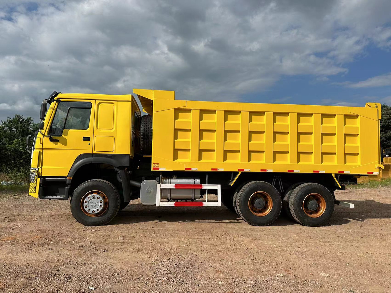 SINOTRUK Howo 371 Dump truck - Istovarivač: slika 4 SINOTRUK Howo 371 Dump truck - Istovarivač: slika 4