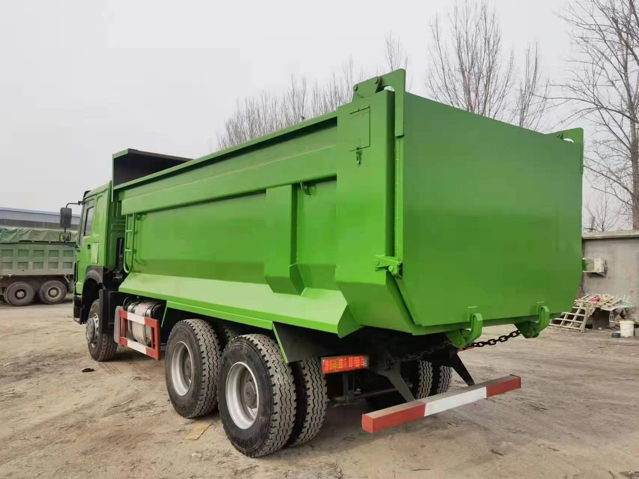SINOTRUK Howo 6x4 Dump truck 371hp - Istovarivač: slika 4 SINOTRUK Howo 6x4 Dump truck 371hp - Istovarivač: slika 4