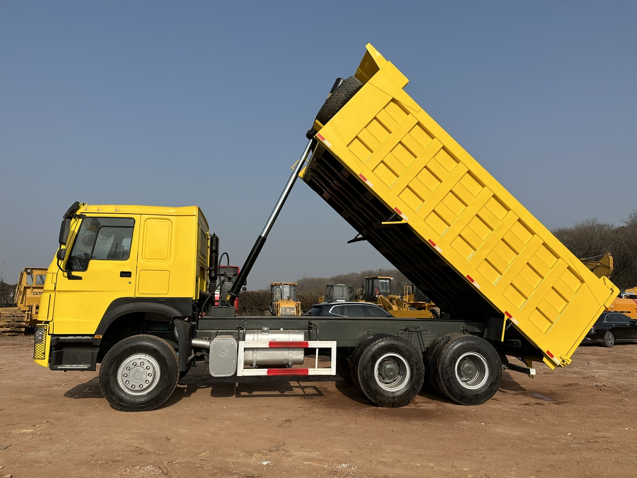 SINOTRUK Howo 6x4 Dump truck 371hp - Istovarivač: slika 5 SINOTRUK Howo 6x4 Dump truck 371hp - Istovarivač: slika 5