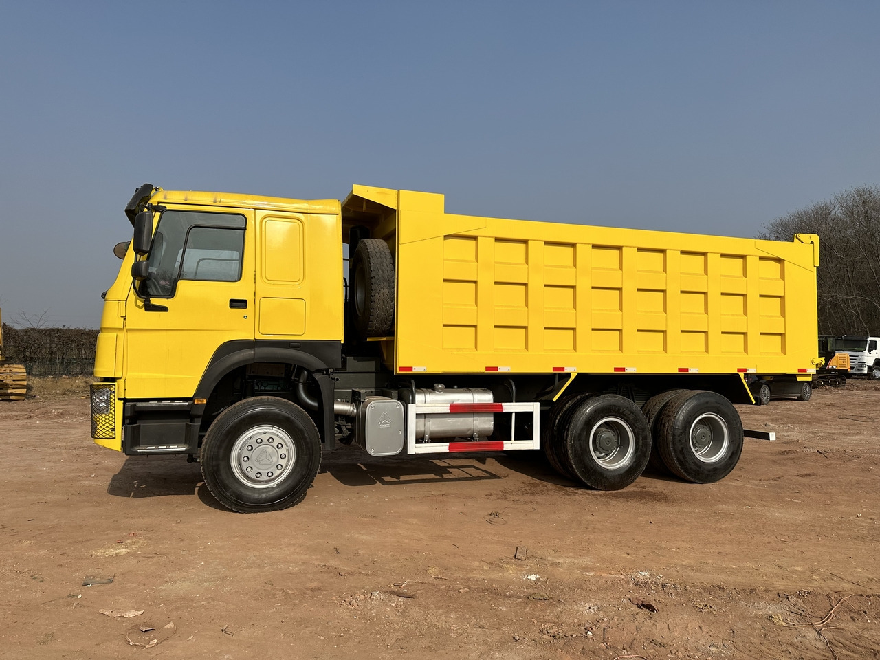 SINOTRUK Howo 6x4 Dump truck 371hp - Istovarivač: slika 3 SINOTRUK Howo 6x4 Dump truck 371hp - Istovarivač: slika 3