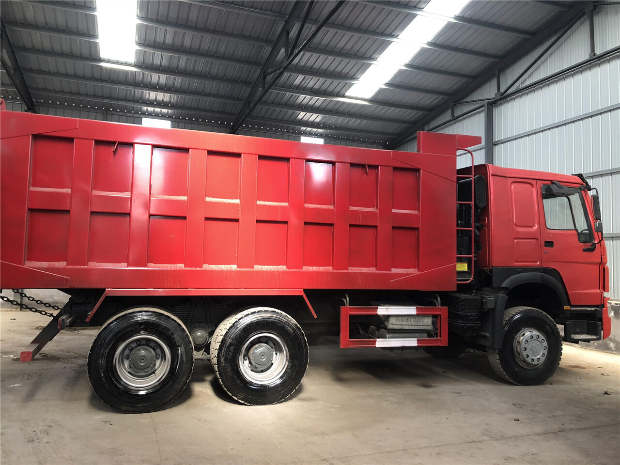 SINOTRUK Howo Dump truck 371 - Istovarivač: slika 2 SINOTRUK Howo Dump truck 371 - Istovarivač: slika 2