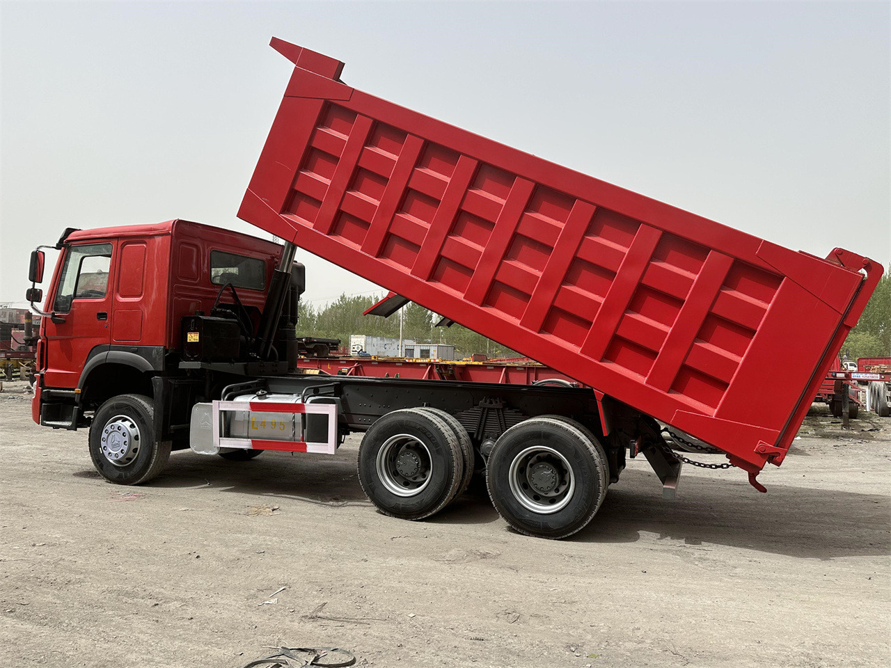 SINOTRUK Howo Dump truck 371 - Istovarivač: slika 4 SINOTRUK Howo Dump truck 371 - Istovarivač: slika 4