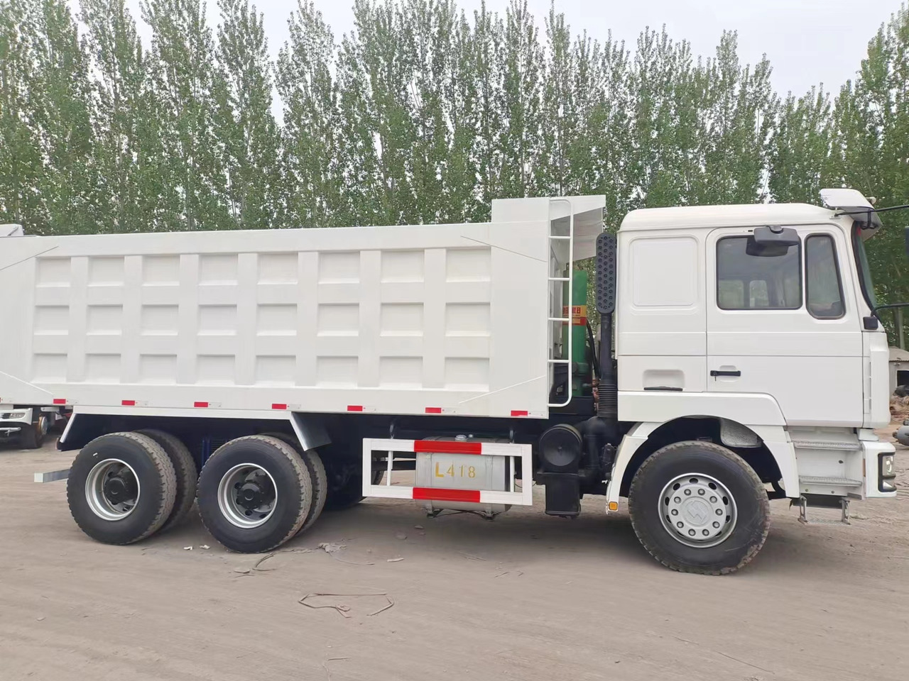 Shacman F3000 Dump Truck - Istovarivač: slika 4 Shacman F3000 Dump Truck - Istovarivač: slika 4