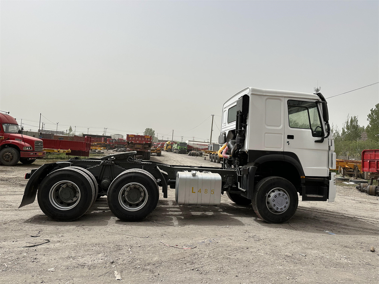 SINOTRUK Howo 371 Truck Head - Tegljač: slika 3 SINOTRUK Howo 371 Truck Head - Tegljač: slika 3