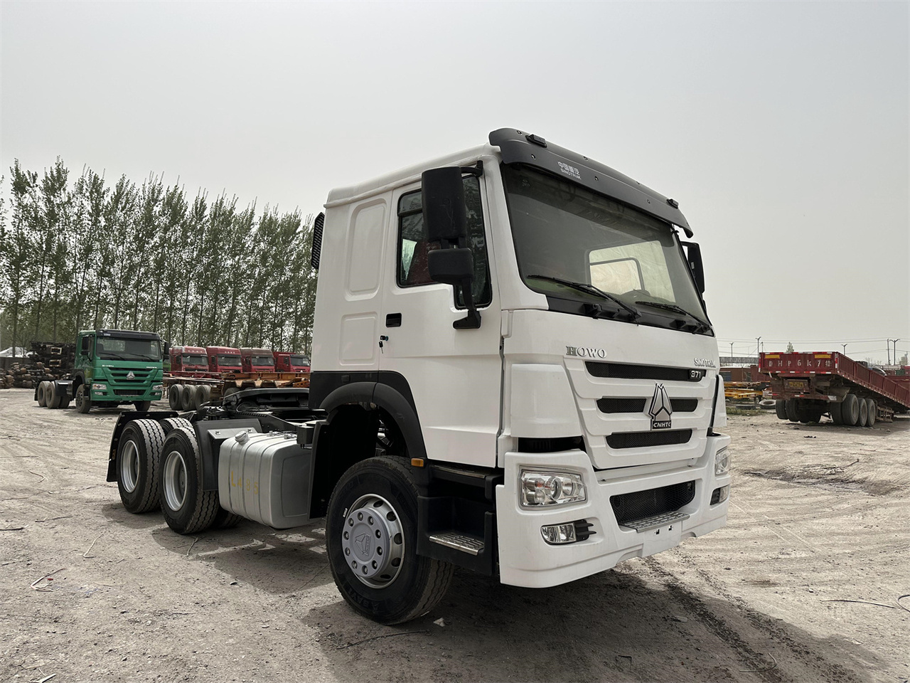 SINOTRUK Howo 371 Truck Head - Tegljač: slika 1 SINOTRUK Howo 371 Truck Head - Tegljač: slika 1