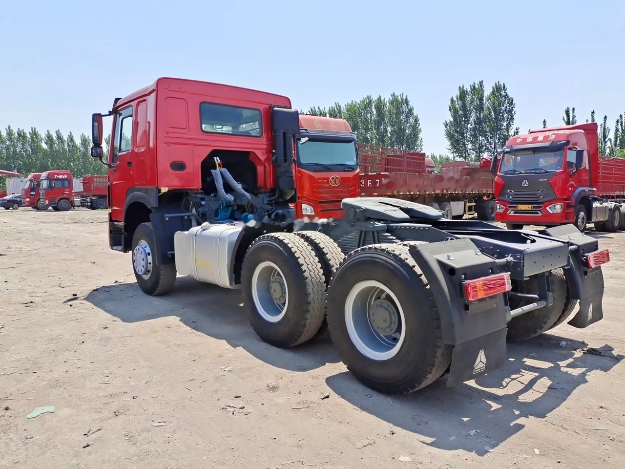 SINOTRUK Howo tractor unit 420 - Tegljač: slika 2 SINOTRUK Howo tractor unit 420 - Tegljač: slika 2