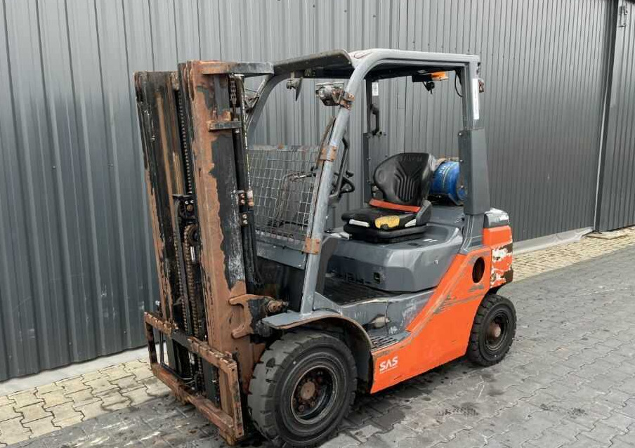 Toyota 8FGF20 - Gasni viljuškar: slika 1 Toyota 8FGF20 - Gasni viljuškar: slika 1