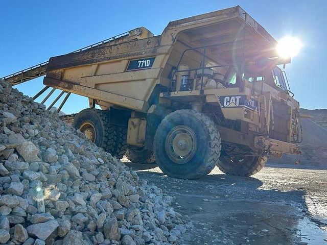 Caterpillar 771D - Kiper: slika 2 Caterpillar 771D - Kiper: slika 2