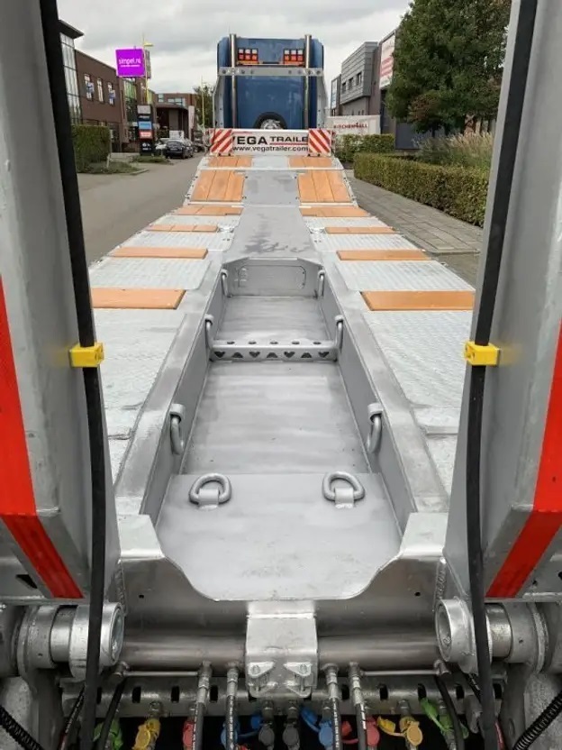 4 AXLE GERMANO TYPE LOWLOADER VEGA TRAILER - Niska poluprikolica za prevoz: slika 3 4 AXLE GERMANO TYPE LOWLOADER VEGA TRAILER - Niska poluprikolica za prevoz: slika 3