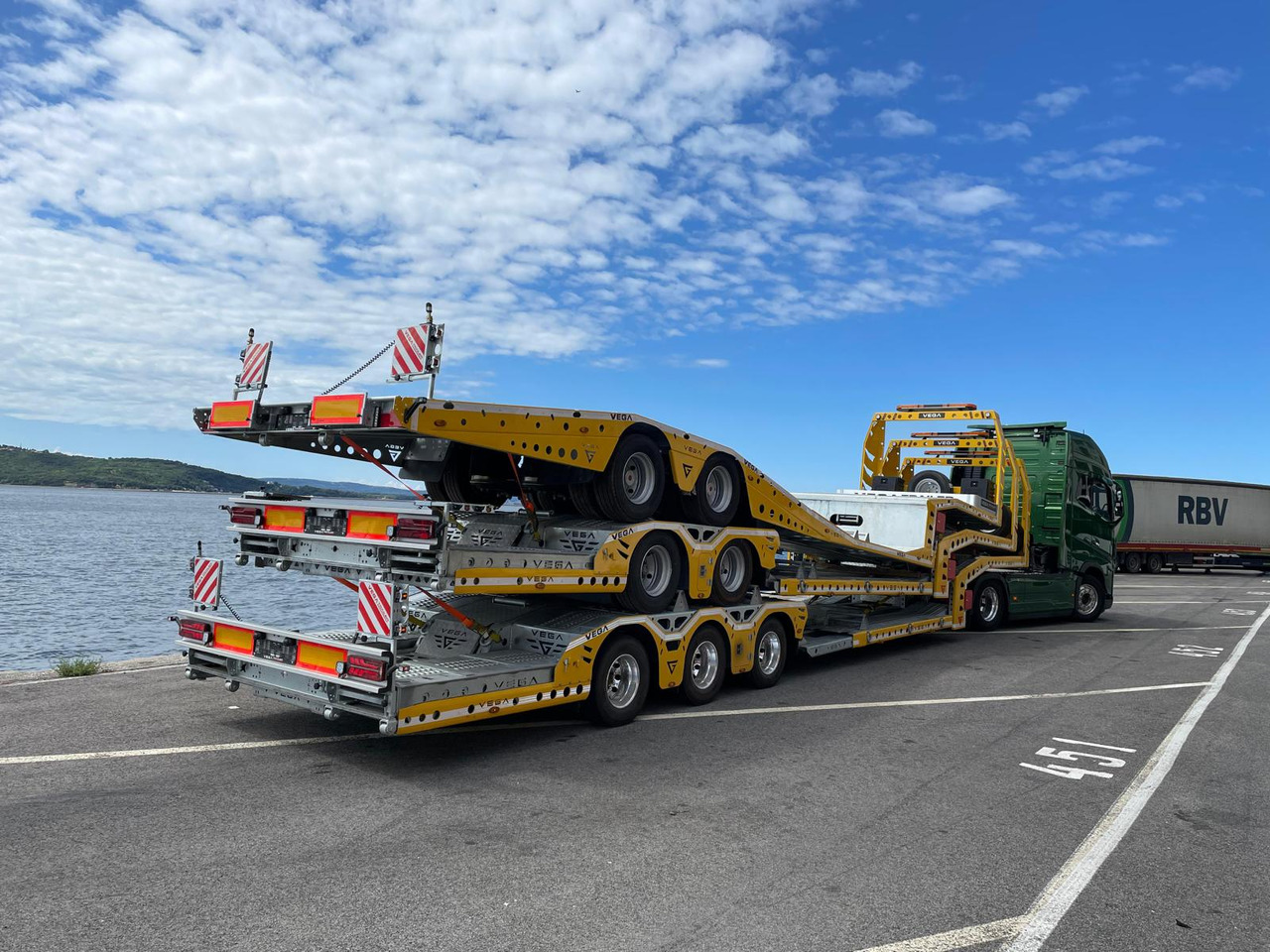 VEGA-3 (TRUCK CARRIER) - Poluprikolica za prevoz automobila: slika 2 VEGA-3 (TRUCK CARRIER) - Poluprikolica za prevoz automobila: slika 2