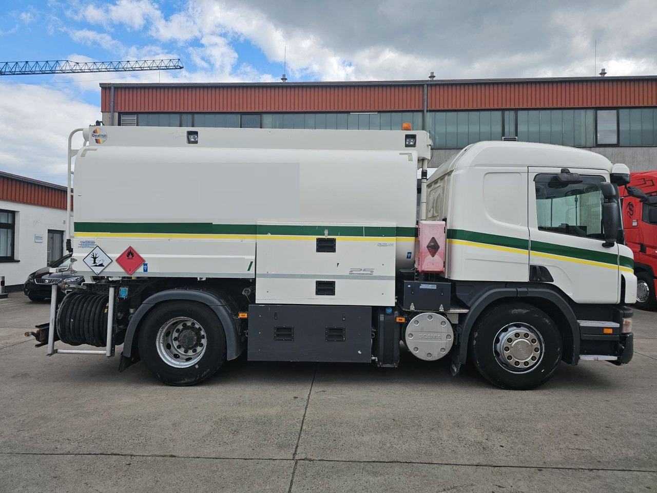 Scania P 360 * OBER/-UNTER * 3 KAMMER * BENZIN * - Kamion cisterna: slika 4 Scania P 360 * OBER/-UNTER * 3 KAMMER * BENZIN * - Kamion cisterna: slika 4