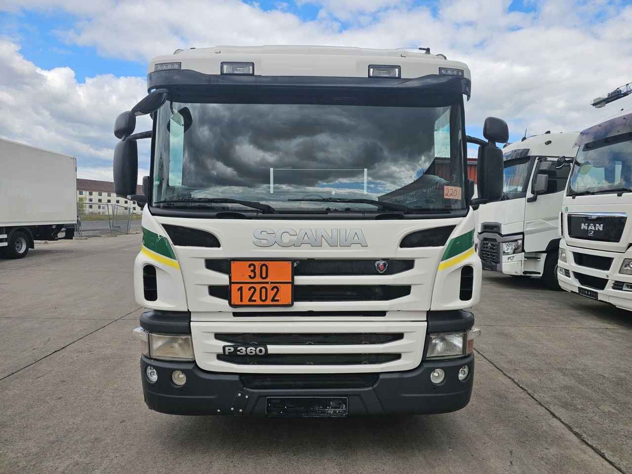 Scania P 360 * OBER/-UNTER * 3 KAMMER * BENZIN * - Kamion cisterna: slika 2 Scania P 360 * OBER/-UNTER * 3 KAMMER * BENZIN * - Kamion cisterna: slika 2