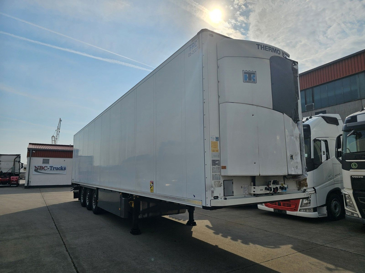 Schmitz Cargobull NKS * DOPPELST. * UNFALL * THERMOK. * LIFT * - Poluprikolica hladnjače: slika 1 Schmitz Cargobull NKS * DOPPELST. * UNFALL * THERMOK. * LIFT * - Poluprikolica hladnjače: slika 1