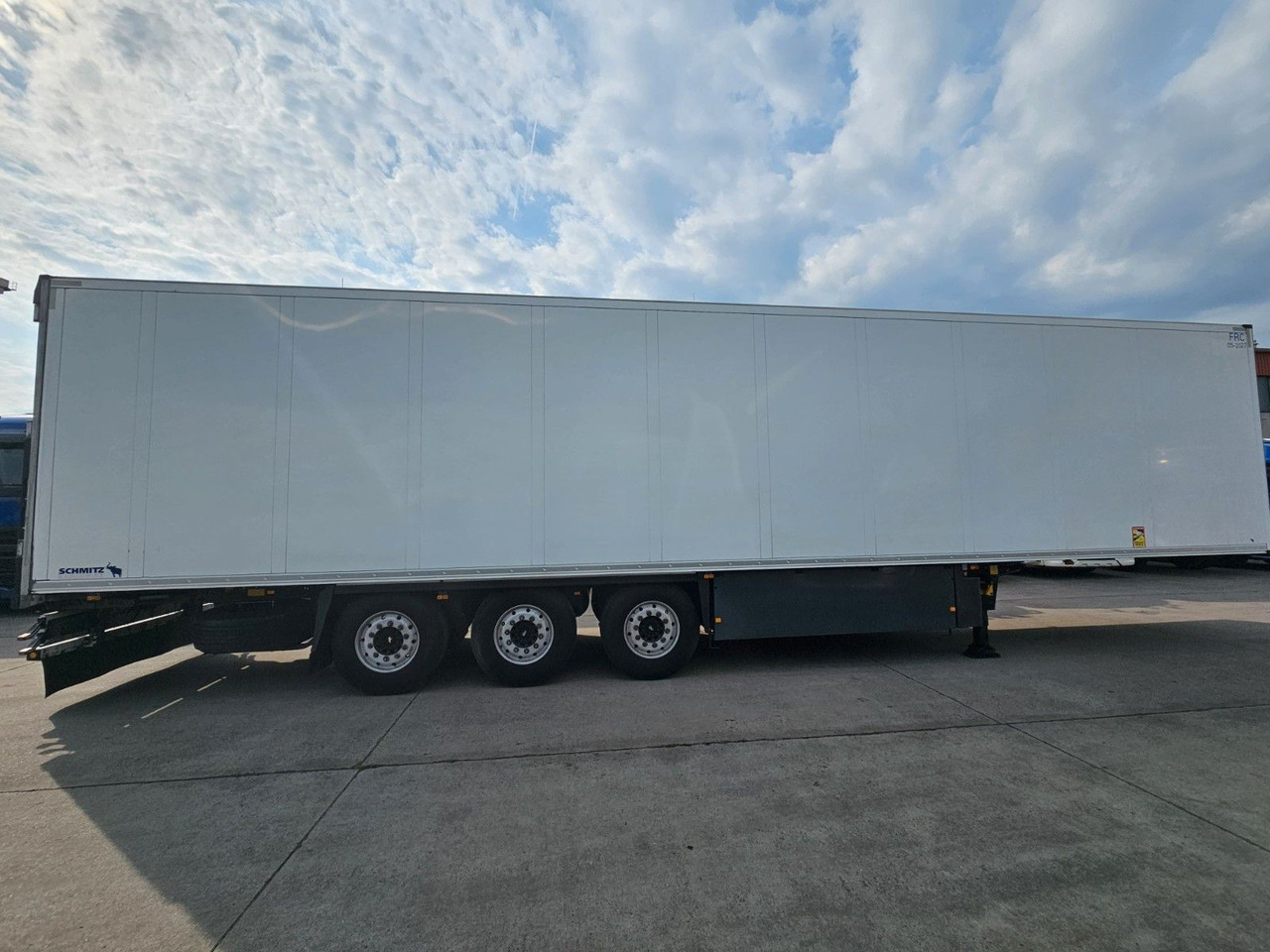 Schmitz Cargobull NKS * DOPPELST. * UNFALL * THERMOK. * LIFT * - Poluprikolica hladnjače: slika 4 Schmitz Cargobull NKS * DOPPELST. * UNFALL * THERMOK. * LIFT * - Poluprikolica hladnjače: slika 4