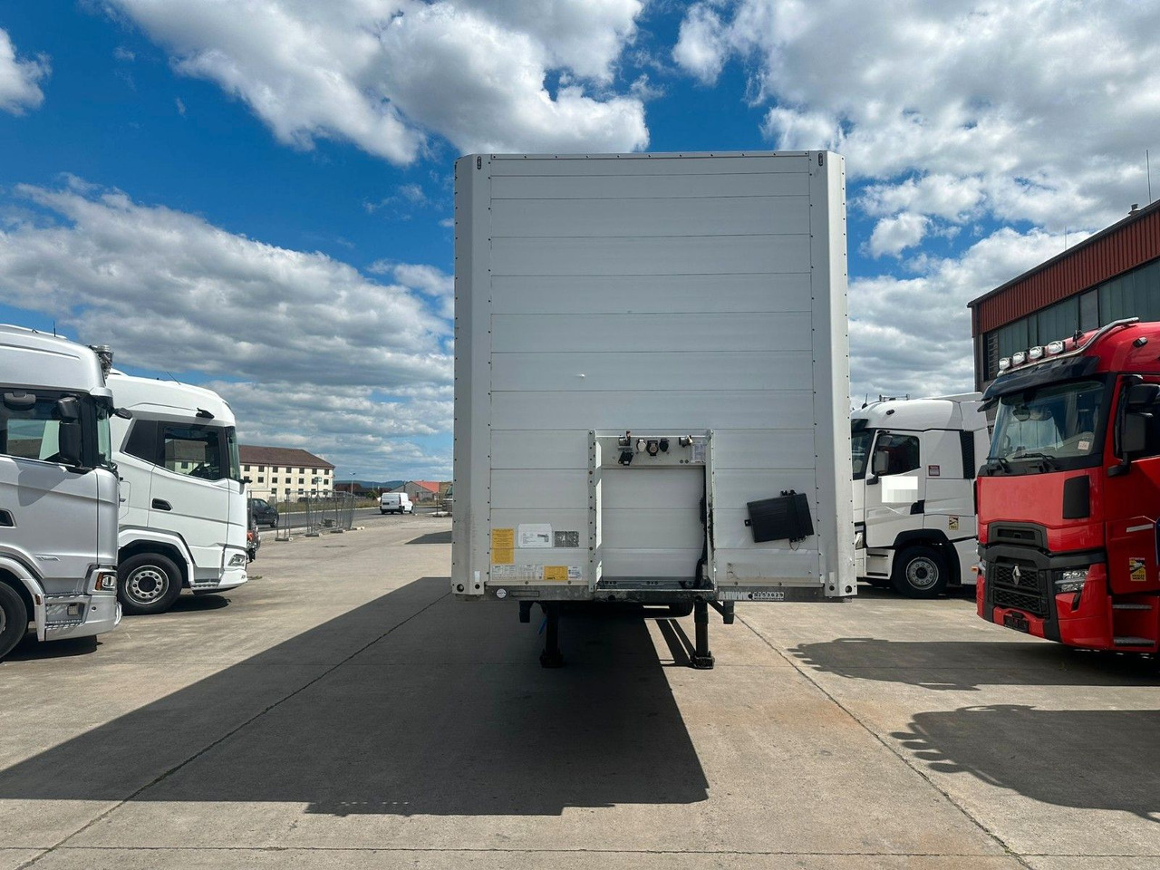 Schmitz Cargobull SCB*S3B * LIFTACHSE * DOPPELSTOCK * KOFFER * - Poluprikolica sa zatvorenim sandukom: slika 2 Schmitz Cargobull SCB*S3B * LIFTACHSE * DOPPELSTOCK * KOFFER * - Poluprikolica sa zatvorenim sandukom: slika 2