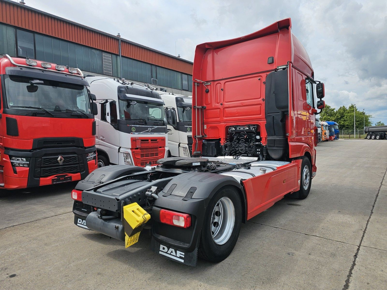 DAF XF 450 FT * STANDKLIMA &-HEIZUNG * ACC * 2X TANK - Tegljač: slika 5 DAF XF 450 FT * STANDKLIMA &-HEIZUNG * ACC * 2X TANK - Tegljač: slika 5