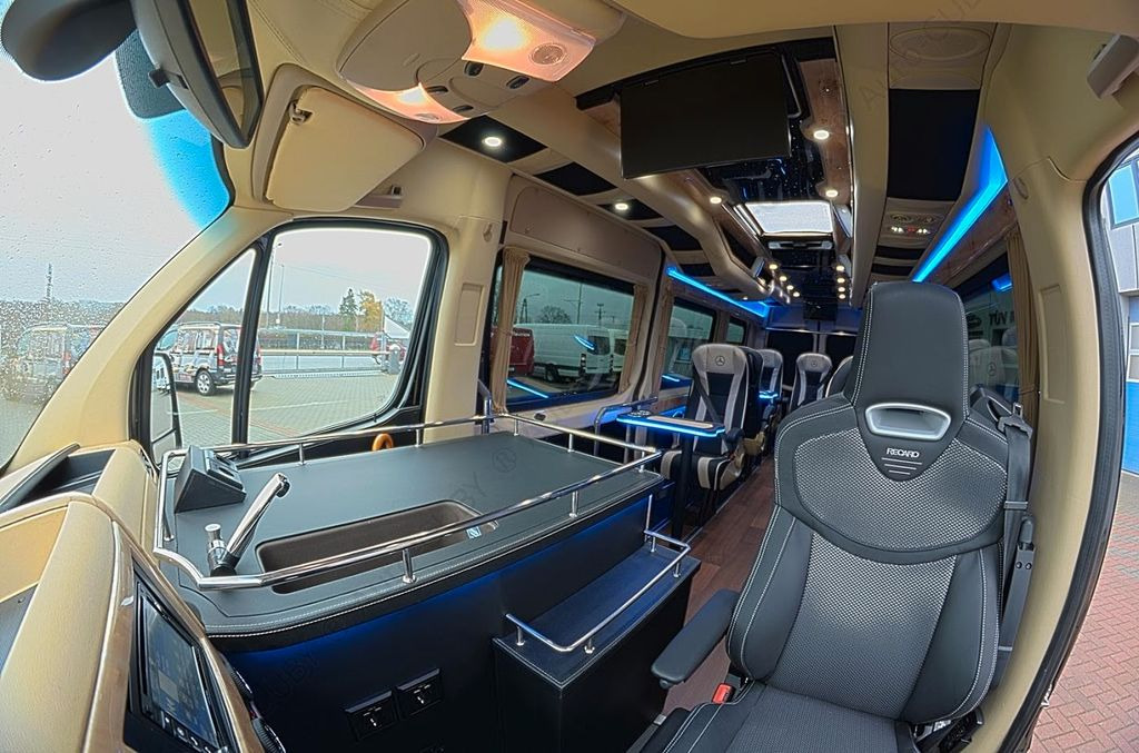 Mercedes-Benz Sprinter 319 VIP 8+1 Mercedes-Benz Sprinter 319 VIP 8+1 - Minibus, Putnički kombi: slika 4 Mercedes-Benz Sprinter 319 VIP 8+1 Mercedes-Benz Sprinter 319 VIP 8+1 - Minibus, Putnički kombi: slika 4