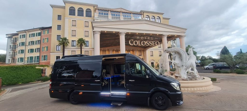 Mercedes-Benz Sprinter 319 VIP 8+1 Mercedes-Benz Sprinter 319 VIP 8+1 - Minibus, Putnički kombi: slika 1 Mercedes-Benz Sprinter 319 VIP 8+1 Mercedes-Benz Sprinter 319 VIP 8+1 - Minibus, Putnički kombi: slika 1