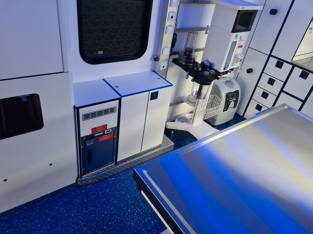 Vozilo hitne pomoći Mercedes-Benz Sprinter 519   Tierarzt  Garantie Mercedes-Benz Sprinter 519   Tierarzt  Garantie: slika 9