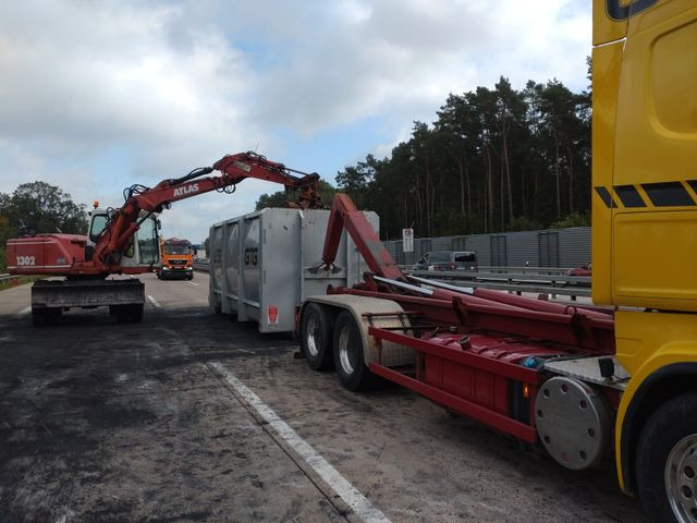 Scania R 730 Abroller voll Luft Scania R 730 Abroller voll Luft - Kamion sa hidrauličnom kukom: slika 2 Scania R 730 Abroller voll Luft Scania R 730 Abroller voll Luft - Kamion sa hidrauličnom kukom: slika 2