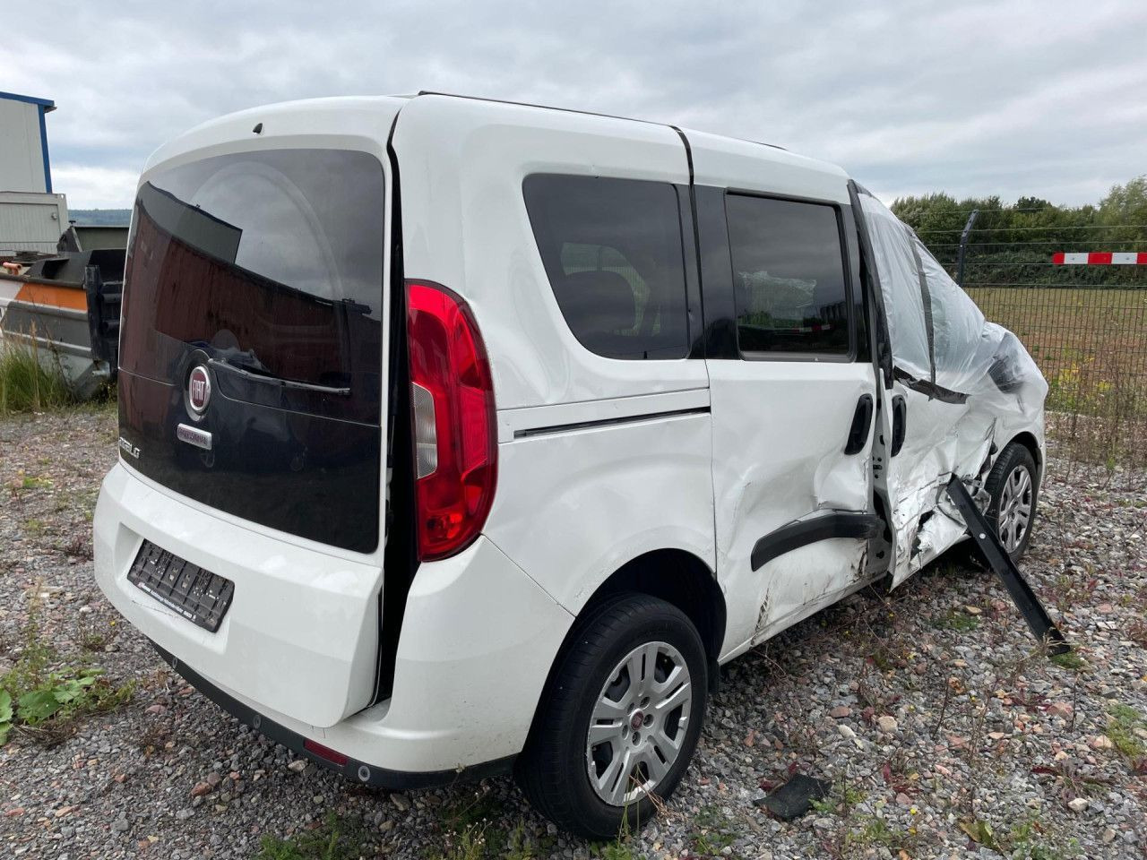 Fiat Doblo Maxi 1.6 M-Jet Euro6 Klima ZV - Putnički kombi: slika 3 Fiat Doblo Maxi 1.6 M-Jet Euro6 Klima ZV - Putnički kombi: slika 3